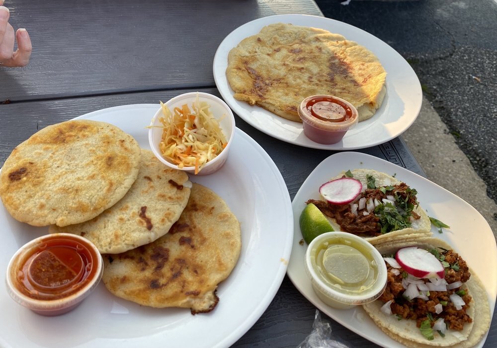 Pupusa plate with curtido